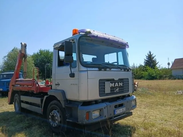 MAN konténerszállító teherautó